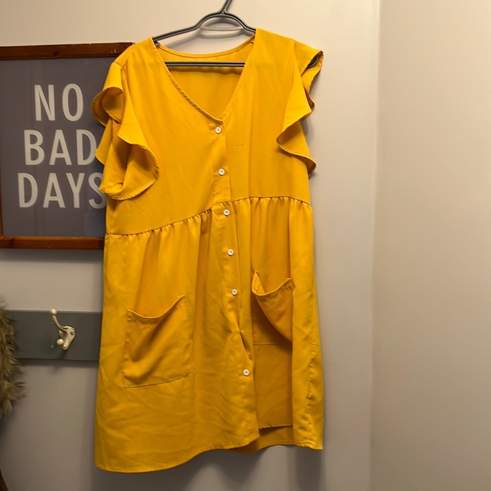 She in extra large yellow dress